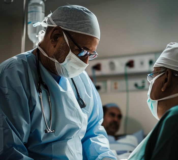 brad7dots A doctor talking to a patient in hospital a6e07313 2ebd 471e 9bfe 2c8f6f6c9224 1