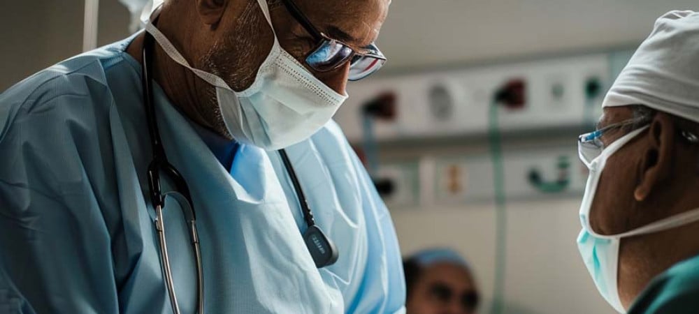 brad7dots A doctor talking to a patient in hospital a6e07313 2ebd 471e 9bfe 2c8f6f6c9224 1