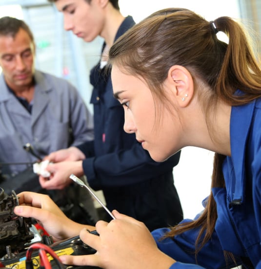 mechanics training class teacher students