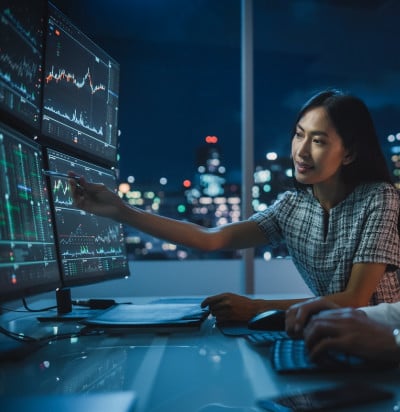 financial analyst talking investment banker