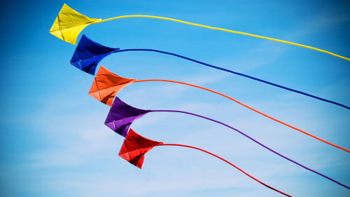 five kites sky 1440x808