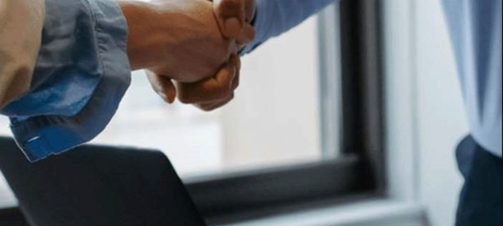 handshake 614x677
